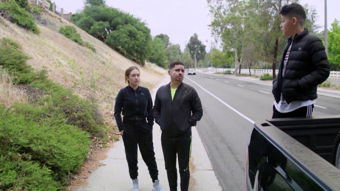 Larry no puede contar con toda su familia como lo pensaba. Larry no puede contar con toda su familia como lo pensaba.