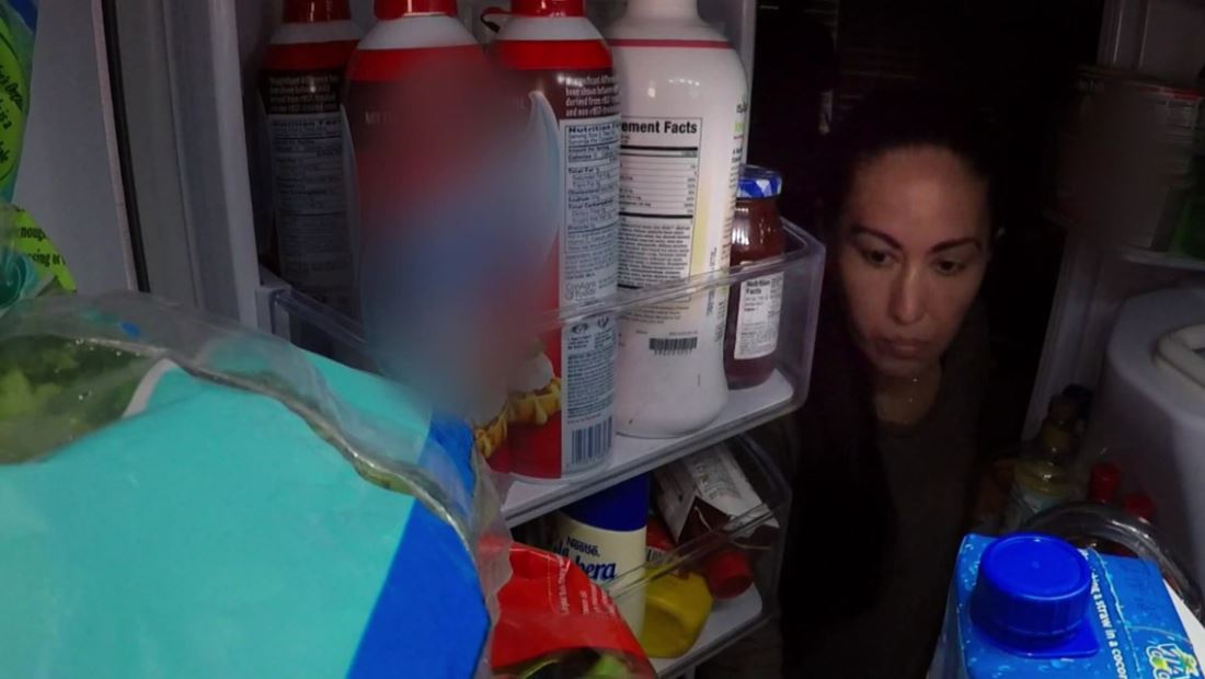 Olivia ataca el refrigerador Olivia ataca el refrigerador